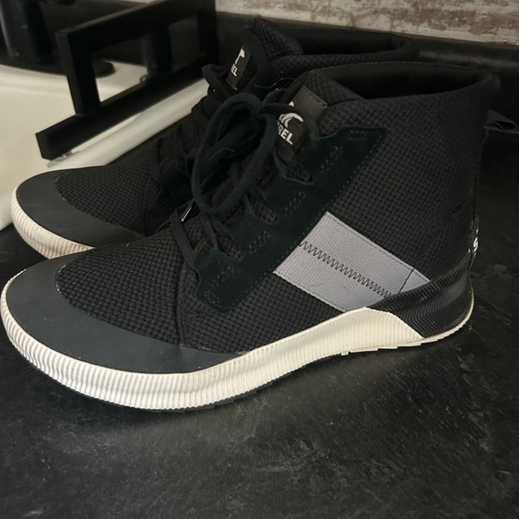 Sorel boots - Picture 1 of 2